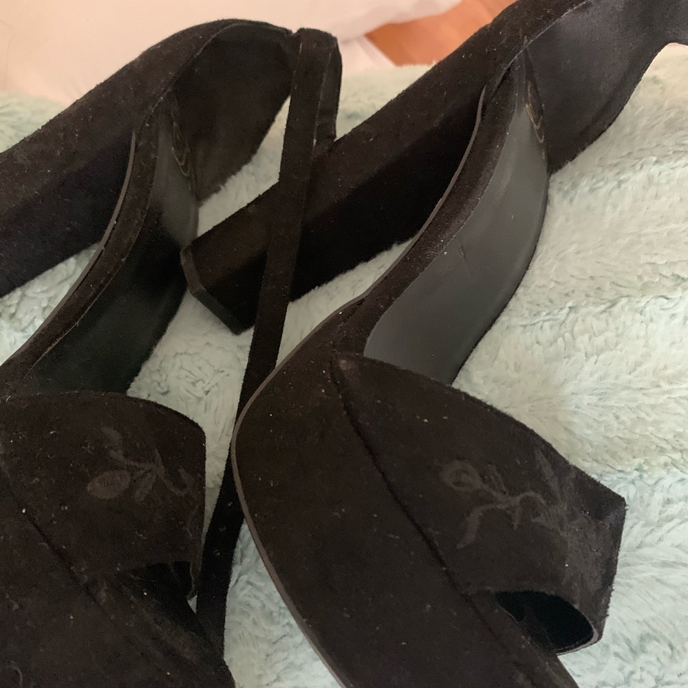 High heels - Picture 3 of 3